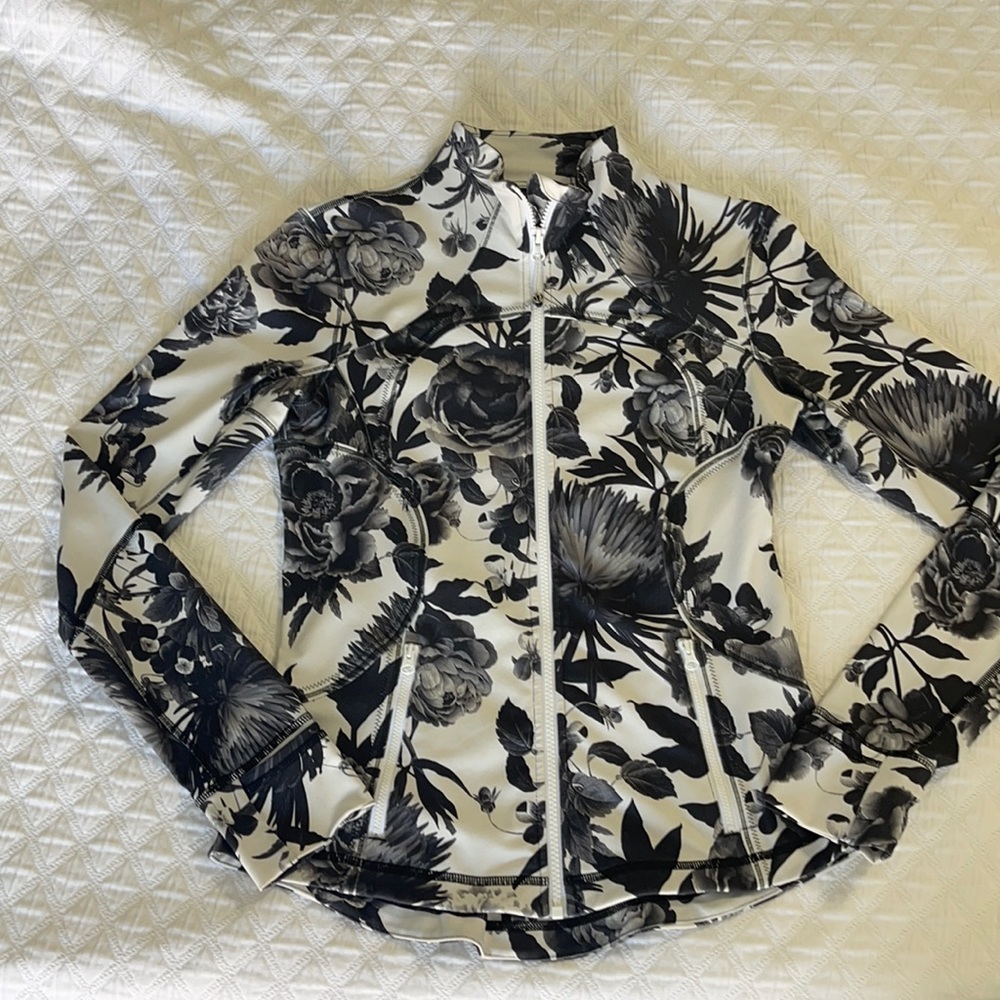 Lululemon floral jacket size 6 or 8